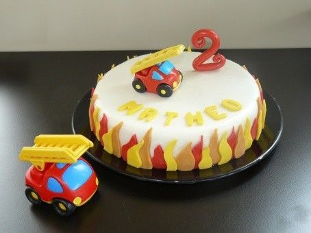 Gâteau d'anniversaire "Le jouet Camion de pompier"