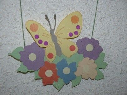 Fleurs et papillon de printemps