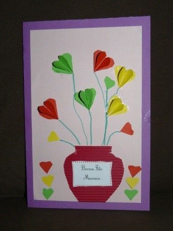 Carte (vase fleuri de coeurs) pour la fête des mamans