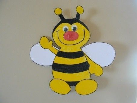 Petite abeille souriante