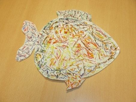 L'oeuf poisson en papier froissé