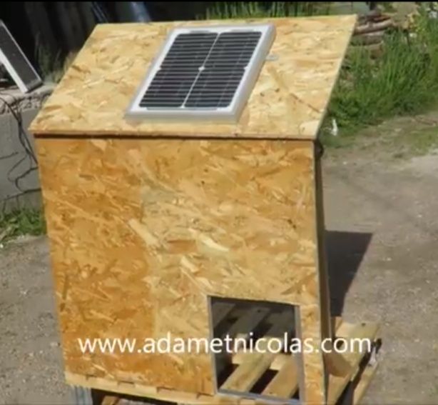 Porte automatique poulailler solaire